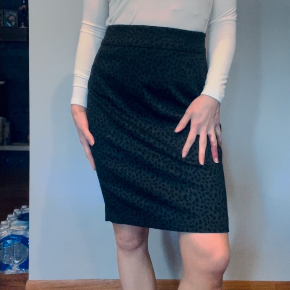 Tahari Leopard print pencil skirt